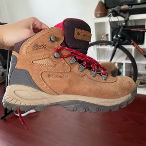 Columbia hiking shoes size 6.5